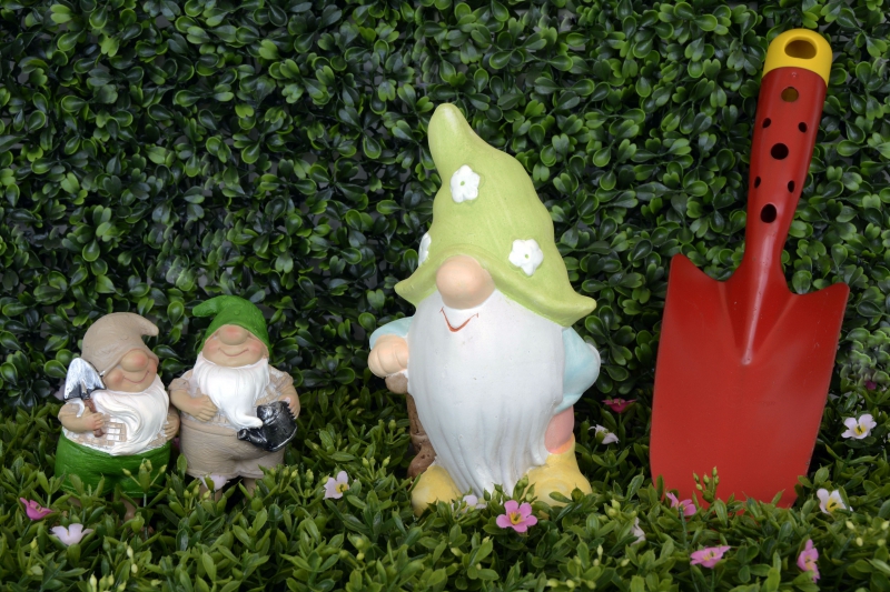 sasu-VALLAURIS-min_garden-gnome-1404358